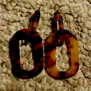 NWT TORTOISE SHELL DROP DANGLE RESIN ACRYLIC MODERN EARRINGS